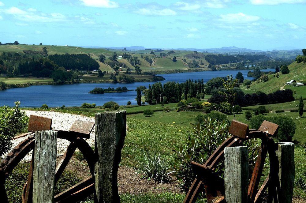 Lake Karapiro Lodge Tirau Exteriör bild