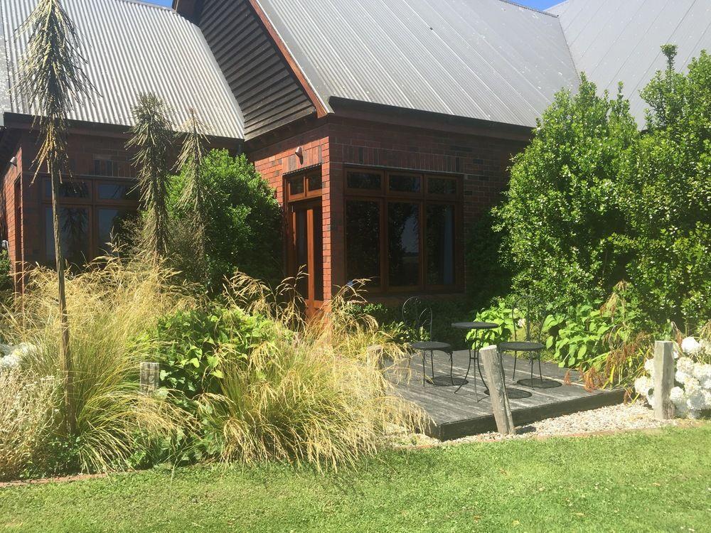 Lake Karapiro Lodge Tirau Exteriör bild