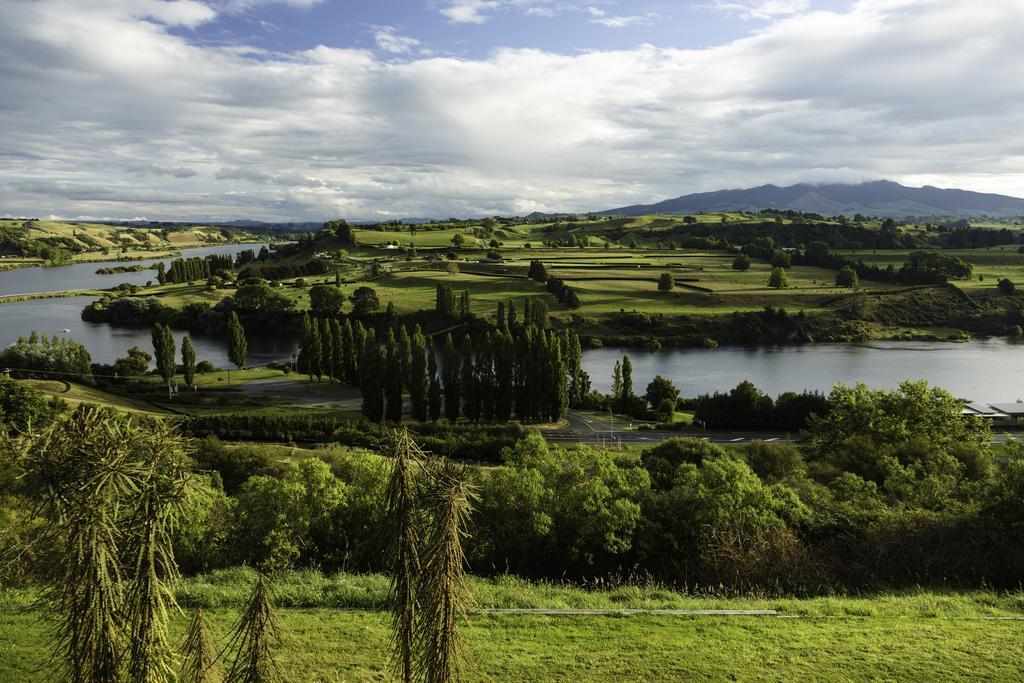 Lake Karapiro Lodge Tirau Exteriör bild