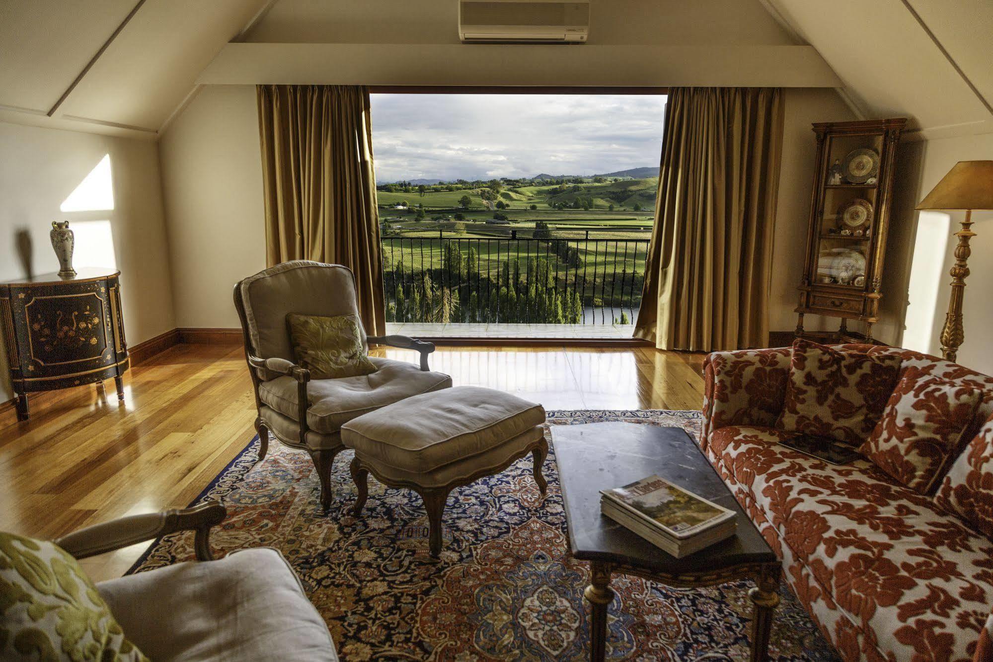 Lake Karapiro Lodge Tirau Exteriör bild