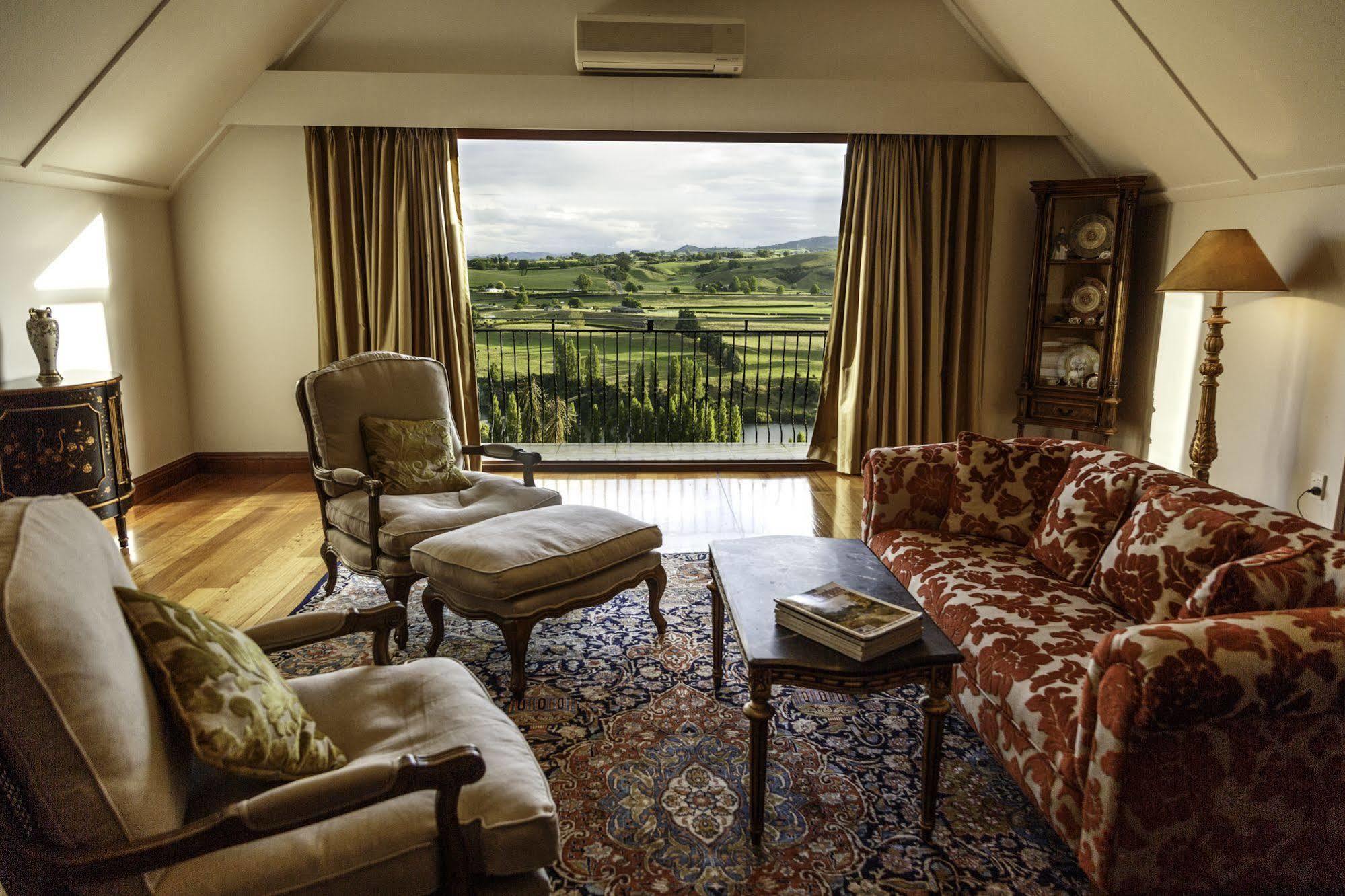 Lake Karapiro Lodge Tirau Exteriör bild