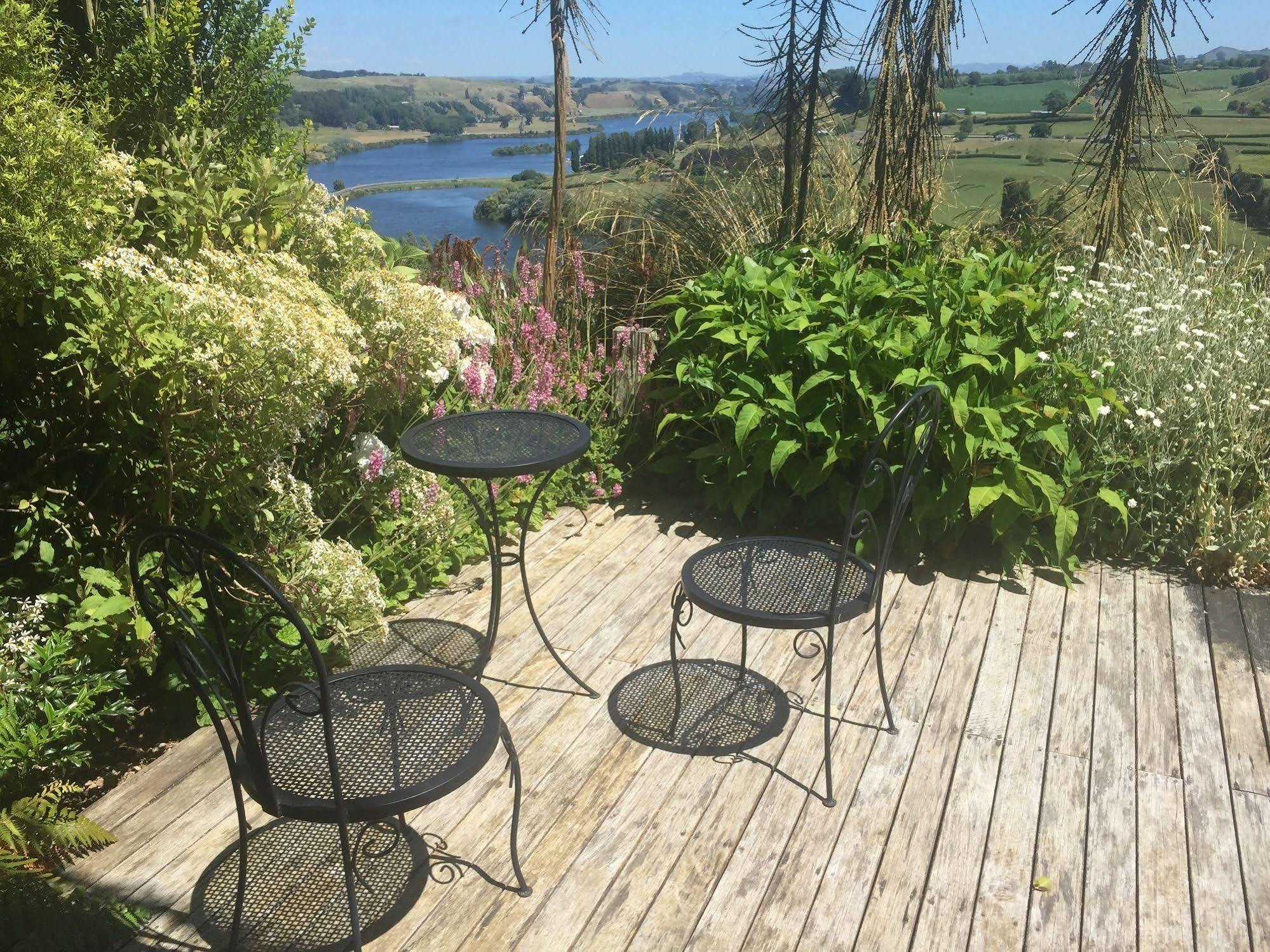 Lake Karapiro Lodge Tirau Exteriör bild